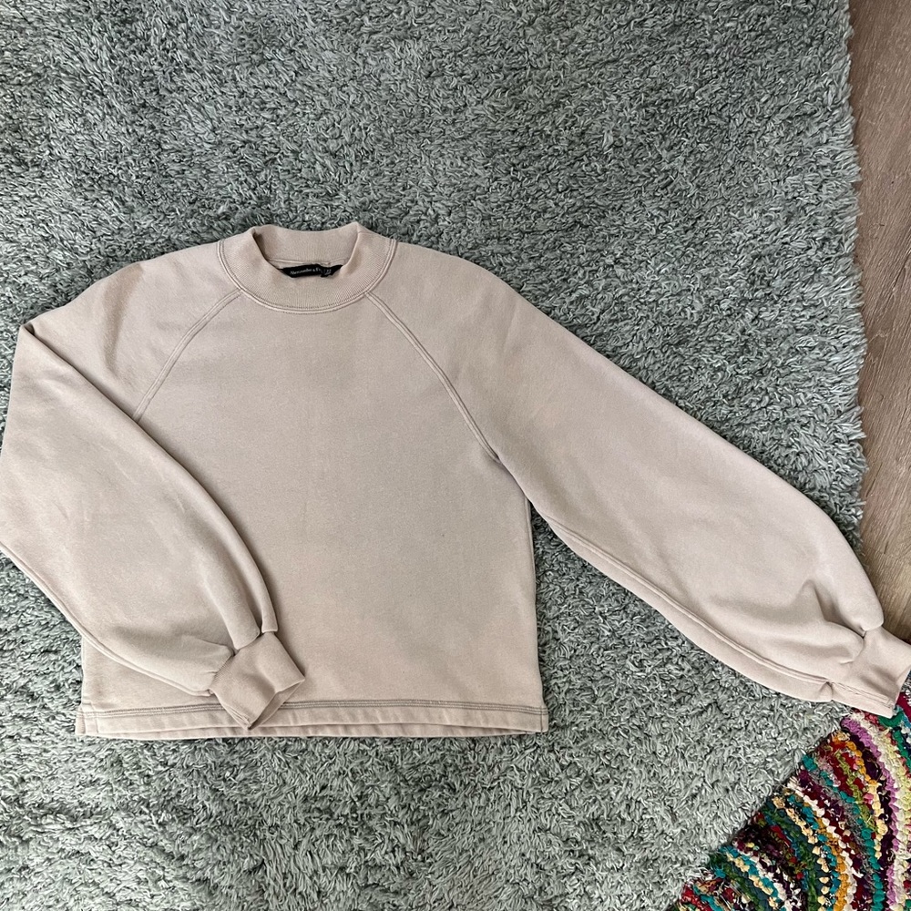 Cropped Crew. Willing to talk about price and send more pictures.